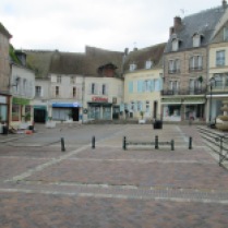 Place centrale d'Illiers-Combray